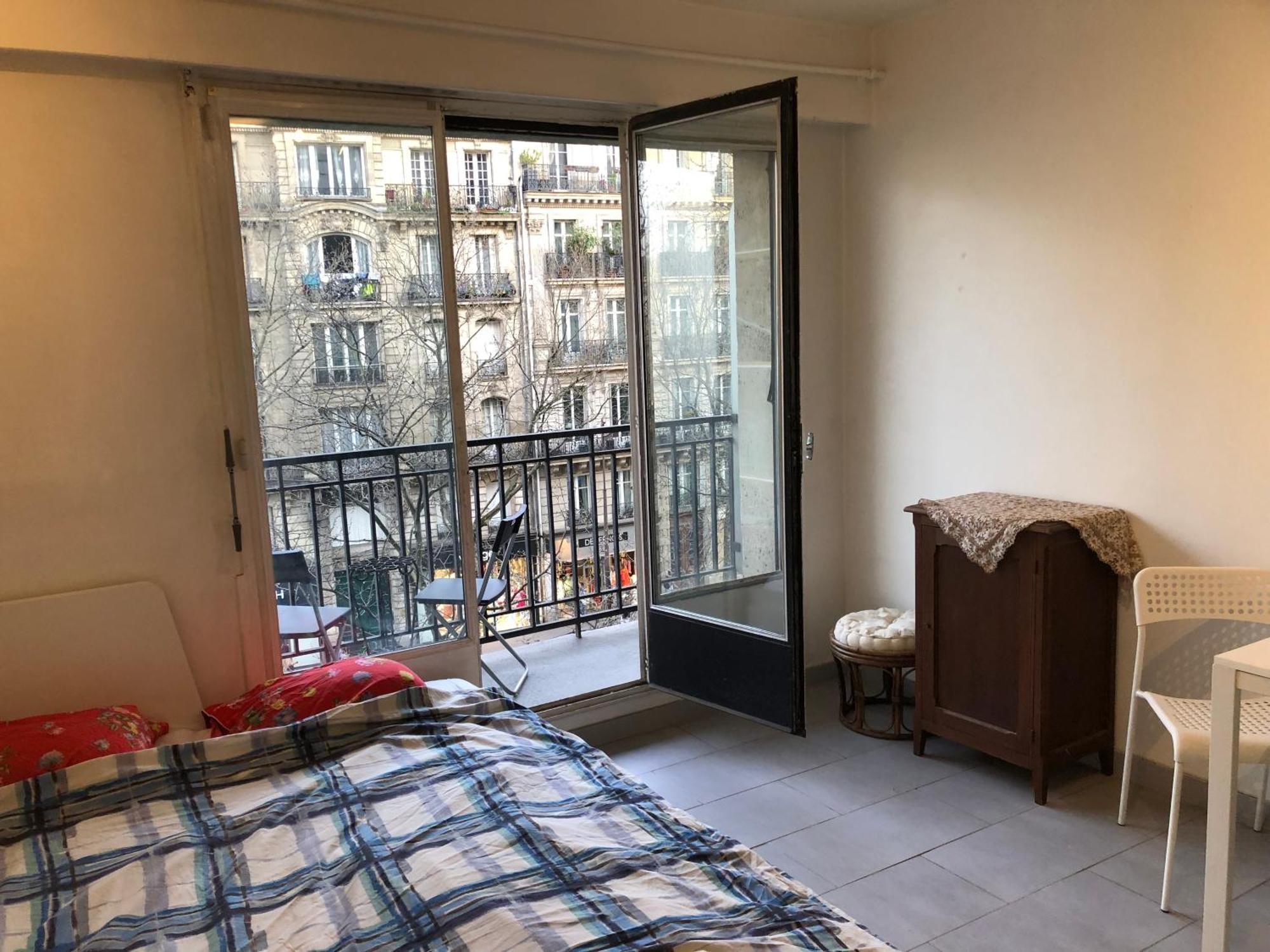 Beautiful Next To Metro Apartment *